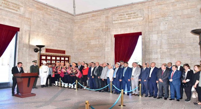 Ankaralılar Derneği Anıtkabiri ziyaret etti