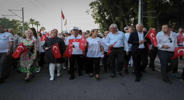 Antalya 15 Temmuzda tek yürek olup, şehitlerini andı