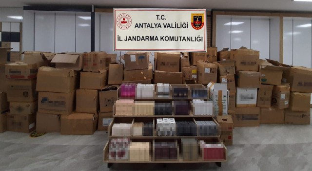 Antalyada 1 milyon 750 bin TL değerinde 8 bin 713 adet kaçak parfüm ele geçirildi