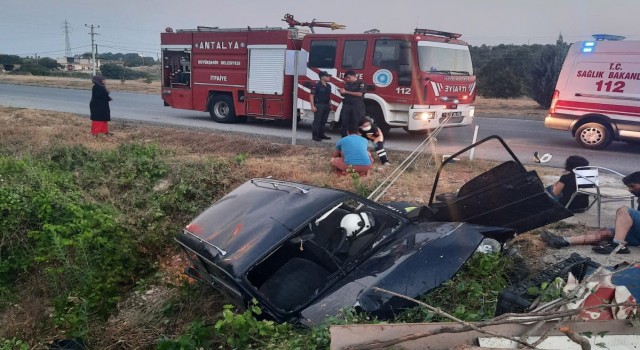 Antalyada otomobil şarampole yuvarlandı: 5 yaralı