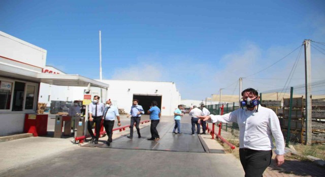 Antalyada plastik inşaat malzemeleri üreten fabrikadaki yangın korkuttu