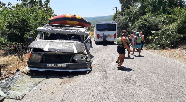 Antalyada rafting dönüşü kaza: 8 yaralı