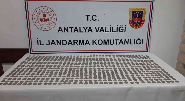 Antalyada Roma dönemine ait 613 sikke ele geçirildi