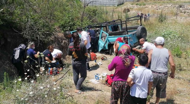 Antalyada safari cipi şarampole yuvarlandı: 1 ölü, 9 yaralı