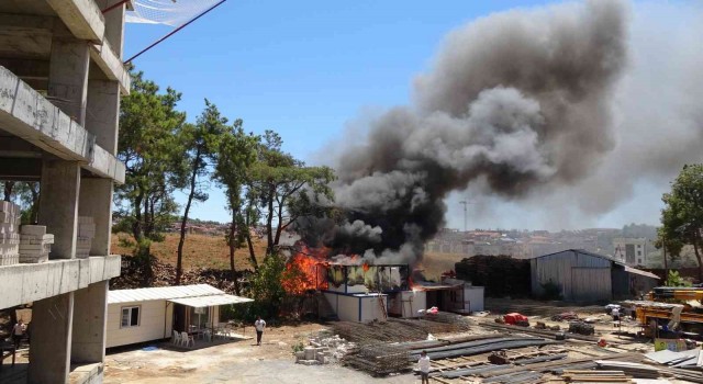 Antalyada şantiye yatakhanesindeki korkutan yangın
