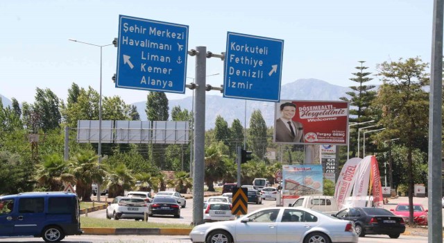Antalyada tatilcilerin dönüş yolcuğu başladı