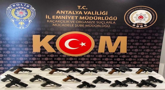 Antalyada yasa dışı silah ticareti operasyonunda 3 tutuklama