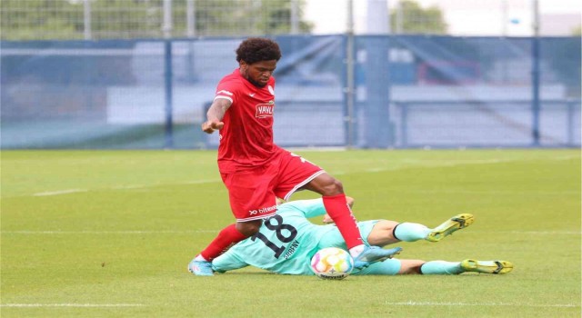 Antalyaspor, hazırlık maçında Paderborna 1-0 yenildi