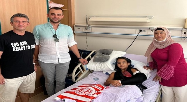 Antalyasporlu Gizeme geçmiş olsun ziyareti