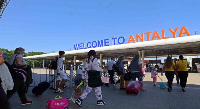 Antalyayı hava yoluyla ziyaret eden turist sayısı 6 milyonu geçti
