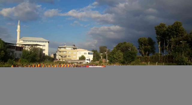 Antrenman yapmak için her gün 4 kilometre yürüyorlar