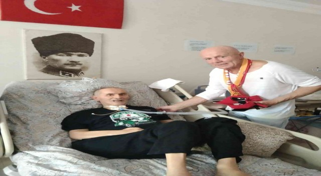 Antrenör Wolfgang Sandhowe, İlyas Tüfekçiyi ziyaret etti