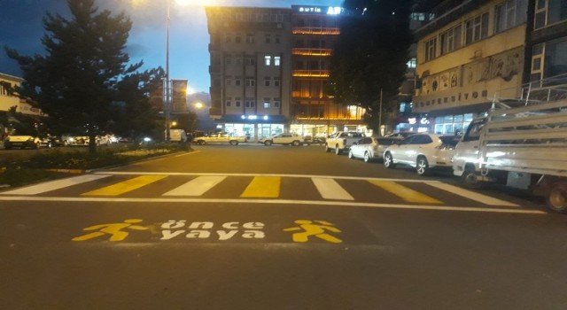 Ardahan Belediyesi yaya geçit sayısını arttırdı, yol çizgilerini yeniledi