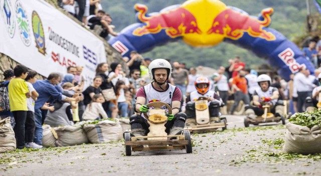 Ardeşende Red Bull Formulaz fırtınası esti