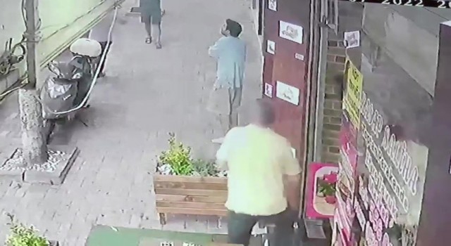 Arkadaşını boğazından bıçaklayıp, 4. kattan atladı
