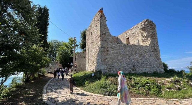 Asırları geride bırakan Ceneviz Kalesine ziyaretçi akını