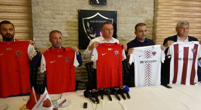 Atakaş Hataysporun yeni sezonda giyeceği formalar basına tanıtıldı