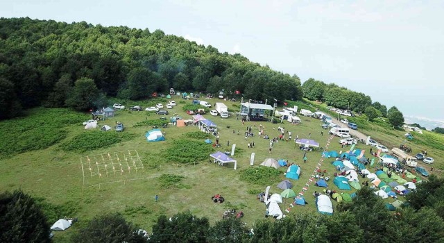 Atakumun zirvesinde doğa şenliği