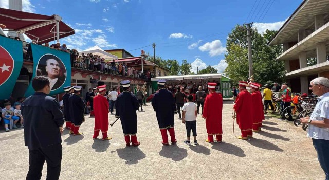 Atatürkün Selamlara gelişinin 88. yılı anıldı