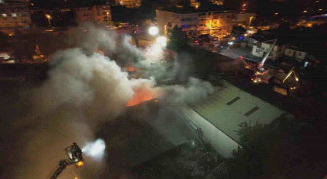 Avcılarda geri dönüşüm fabrikasında korkutan yangın