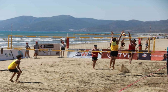 Avrupa U20 Plaj Voleybolu Şampiyonası Selçukta başladı