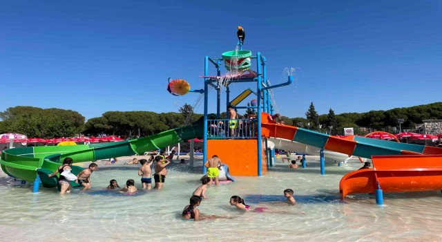 Aydınlı çocuklar bayram coşkusunu aquaparkta yaşadı