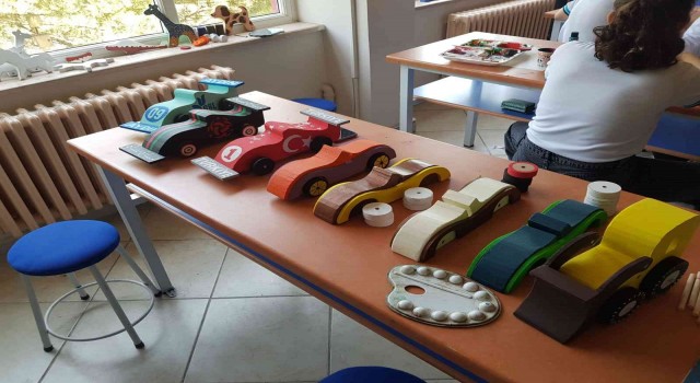 Aydınlı öğrencilerden Kenyalı yetim çocuklara oyuncak sürprizi