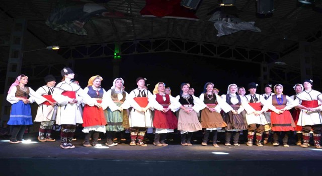 Ayvalıkta halk dansları festivali coşkusu