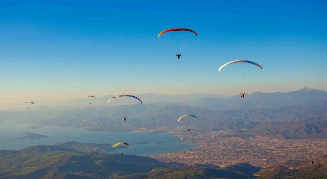 Babadağdan yamaç paraşütüyle uçuşlar arttı