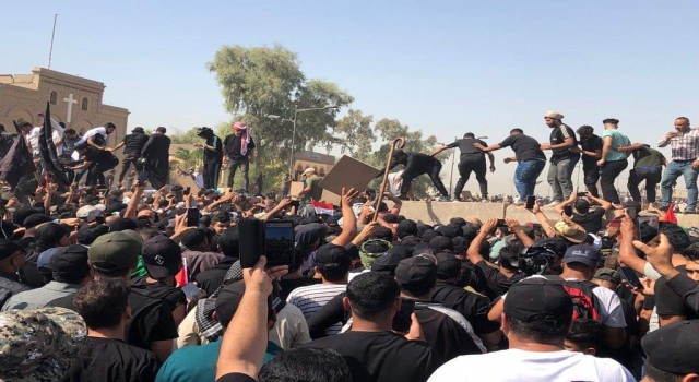 Bağdatta Sadr destekçileri Yeşil Bölgeyi basmaya çalışıyor