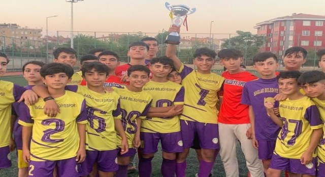 Bağlar Belediyesporun U14 takımı Diyarbakır şampiyonu