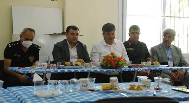 Bahçe Kaymakamı Aziz Kayabaşı, Köy sakinlerinin sorunlarını dinledi