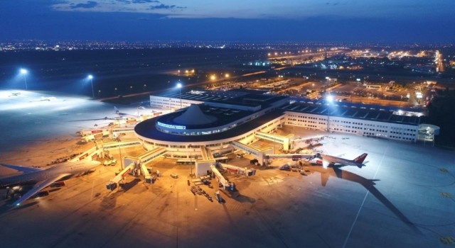 Bakan Karaismailoğlu: “Antalya Havalimanında bin 34 uçak trafiği ile rekor tazelendi