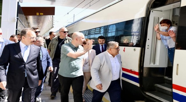 Bakan Karaismailoğlu, Bilecike YHT ile geldi