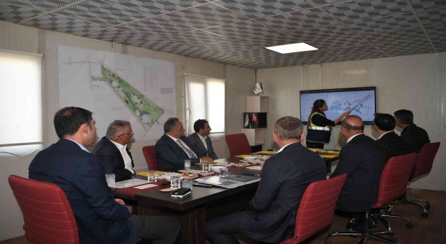 Bakan Kurum ile Başkan Büyükkılıçtan Millet Bahçesinde inceleme