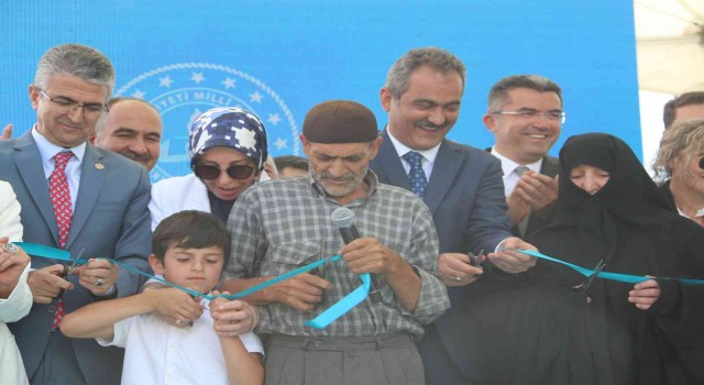 Bakan Mahmut Özer: “2022-2023 yılı Erzurumda eğitim yatırımı 1 milyar liranın üzerinde olacak”