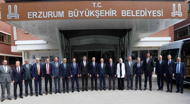 Bakan Muştan, Başkan Sekmene tecrübe ve yatırım övgüsü