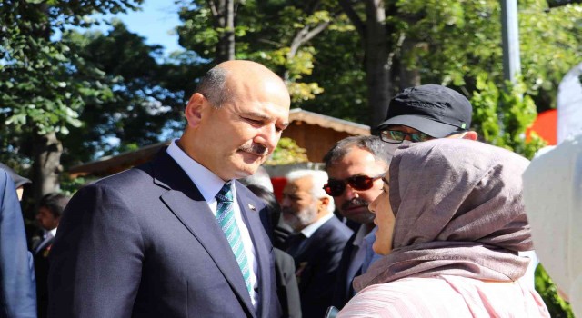 Bakan Soylu, Karşıyaka Mezarlığında yer alan 15 Temmuz Şehitliğindeki anma törenine katıldı
