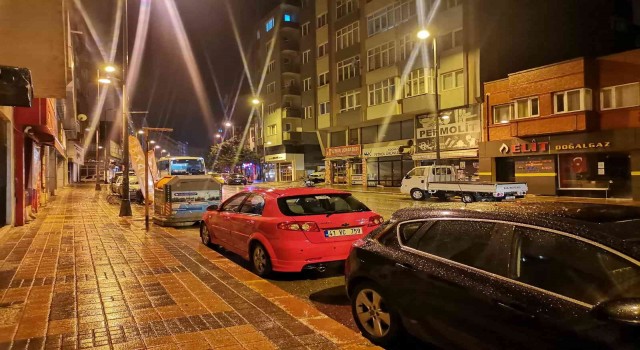 Bandırmada sağanak yağış hayatı olumsuz etkiledi