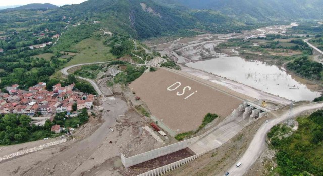 Barajlar, Bartında büyük sel felaketinin önüne geçti