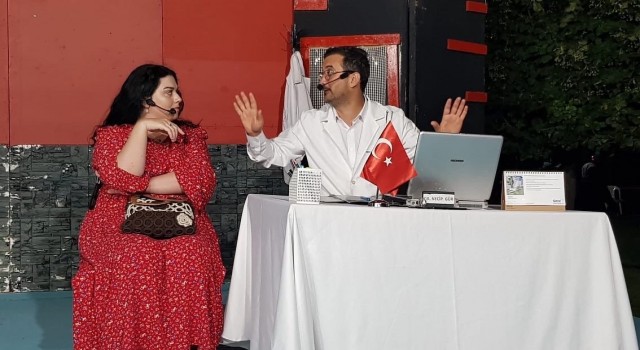 Başiskele Sahilinde tiyatro keyfi