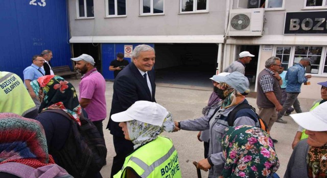 Başkan Bakkalcıoğlu belediye personelinin kurban bayramını kutladı