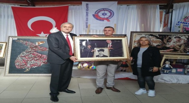 Başkan Bakkalcıoğlu yıl sonu sergisini ziyaret etti