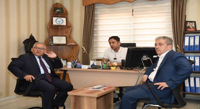 Başkan Büyükkılıç, Kariyer Merkezini ziyaret etti