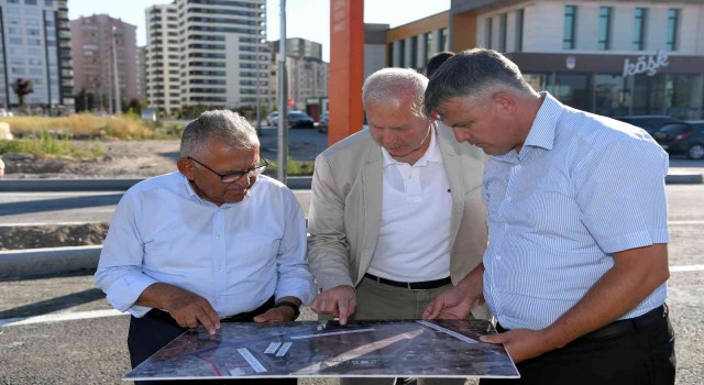 Başkan Büyükkılıç, trafiğe açılan 17.5 milyon TLlik katlı kavşağı yerinde inceledi