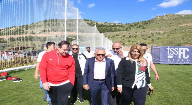 Başkan Büyükkılıçtan Kayserispor kampına ziyaret
