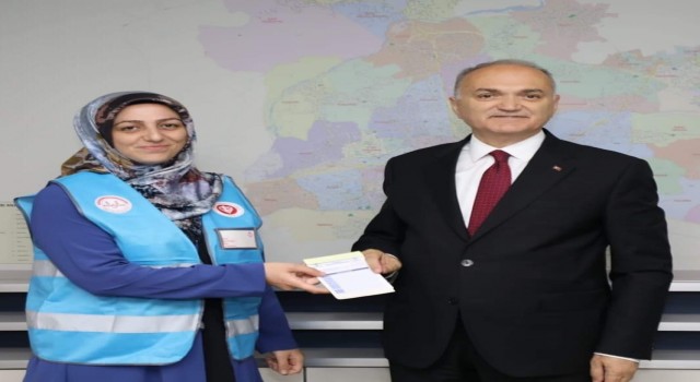 Başkan Özlü, kurbanını bağışladı