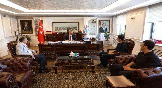 Başkan Palancıoğlu, YKS Türkiye 2.si ve Kayseri 1.si Yusuf Selim Torunu ağırladı