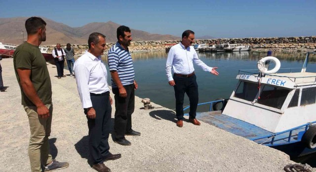 Başkan Süerden tekneleri karaya oturan balıkçılara ziyaret