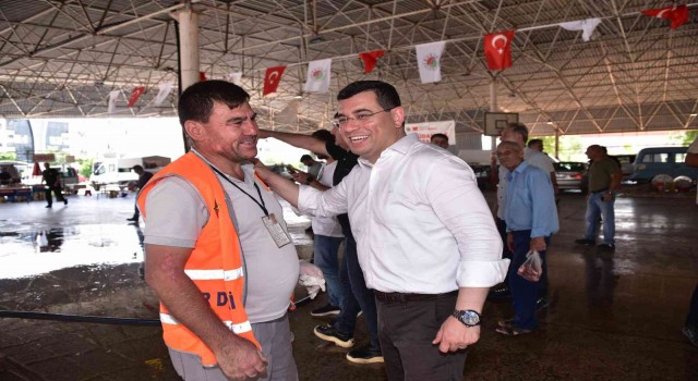 Başkan Tütüncü kurban kesim yerlerinde vatandaşlarla bayramlaştı